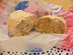 Two halves of a ''polvorón''