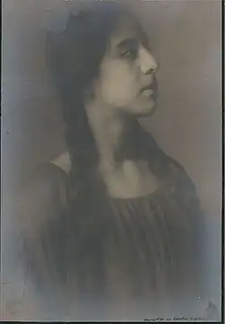 Spanish-Hawaiian girl