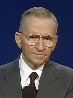 Billionaire, party founder and 1996 presidential nominee Ross Perot from Texas[32]