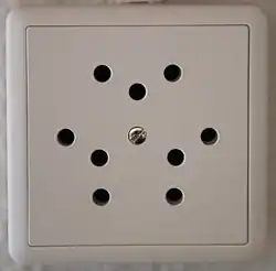Type 12 triple socket (10&nbsp;A), now obsolete and no longer sold or installed