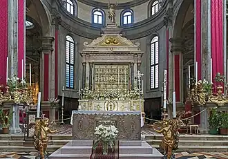 Altarpiece and main altar