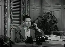 Sidney Skolsky as himself in The Corpse Came C.O.D. (1947)