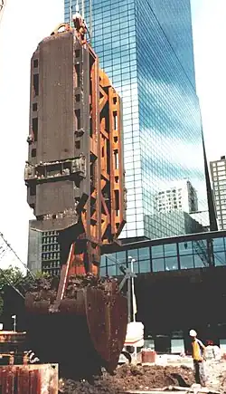 Clamshell-type slurry wall excavator