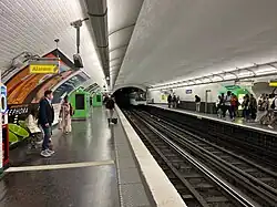 Line 9 platforms at Trocadéro