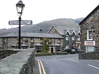 Tanronnen Inn Beddgelert - geograph.org.uk - 598054.jpg