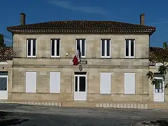 The town hall in Teuillac