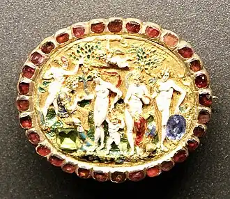 Renaissance hat badge that shows the Judgment of Paris, 16th century, enamelled gold, British Museum[118]