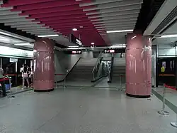 Interchange passageway from the south end of Line 4