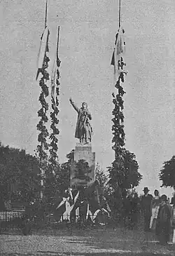 The monument on its unveiling day 28 September 1902