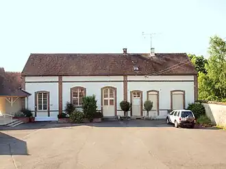 The town hall in Vaux-sur-Lunain