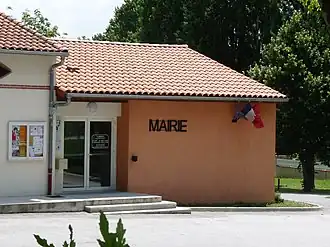 The town hall in Vendine