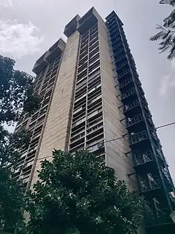 The southern face of the taller of two towers, as seen from the sidewalk on Raj Bhavan Road.