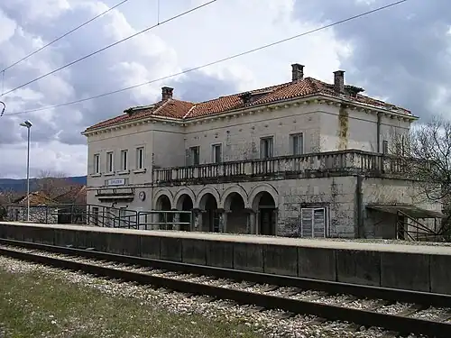 Opuzen railway station