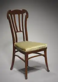 Mahogany chair by Victor Horta (1900) (Cleveland Museum of Art)