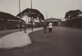 Station street which connecting Postweg (now Soekarno Hatta road) to Pasuruan Station (middle), taken c. 1929