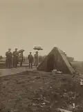 Schuilhut bij het station rond 1900