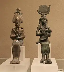 Osiris en Isis met Horus Ägyptisches Museum in Leipzig