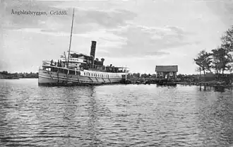 Een stoomboot legt aan bij Gräddö (ansichtkaart, rond 1900)