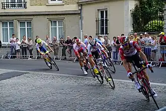 Renners passeren Place Luçon in Reims