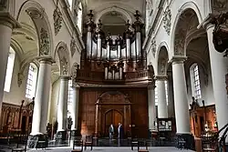 Achterzijde kerkschip met orgel