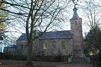 Ensemble gevormd door de kerk van Sint-Remi, kerkhof, pastorie en hun omgeving, te Franc-Waret