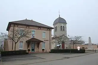 Gemeentehuis en Église St. Clément