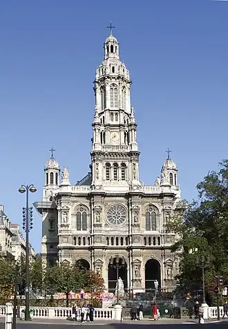 De façade van de kerk