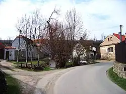 Straat in het dorp (2013)