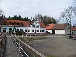 Huizen nabij de brug (2013)