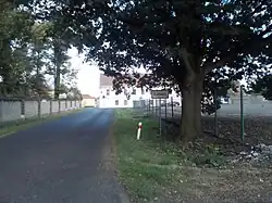 Toegangsweg tot het dorp