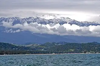 Bzipigebergte vanaf de Zwarte Zee