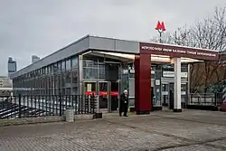 Het opgeknapte oostelijke toegangsgebouw