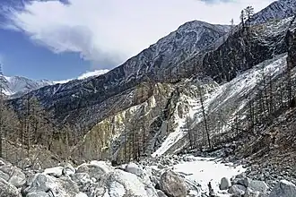 Gletsjer op de helling van de Moenkoe-Sardyk.