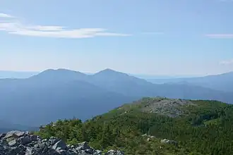 Uitzicht op Zov Tigra vanaf de berg Lysaja.
