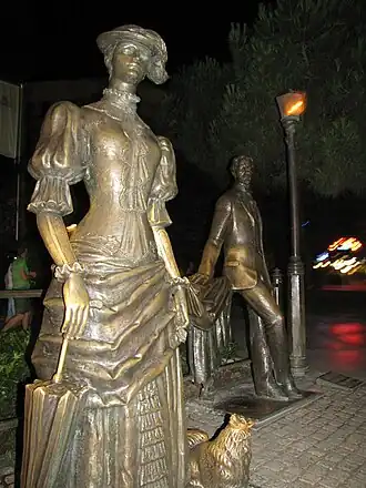 Beeldengroep dame met hondje, Tsjechov daarachter, Jalta