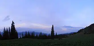 Het Karpatisch Biosfeerreservaat in de schemering.