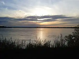 Uitzicht over de rivier vanaf Zyrjanka
