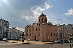 De Pyrohosjtsja-kerk, die werd verwoest in 1935 en herbouwd in 1998.