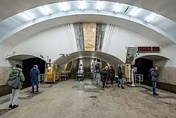 De zuidelijke toegang tot het perron