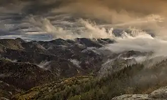 gezicht vanaf Belintasj op het omringende gebied in de herfst