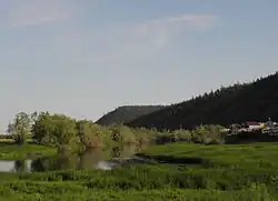 Een van de meertjes bij het dorp, hier bij de straat (oelitsa) Naberezjnoj