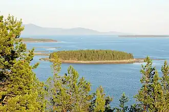 Eilanden behorend tot Zapovednik Kanadalaksjski in de Golf van Kandalaksja.