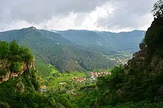 Uitzicht op het dorp Zgorigrad