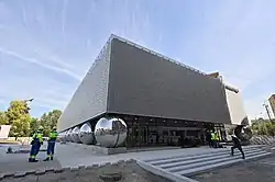 Het bovengrondse stationsgebouw.