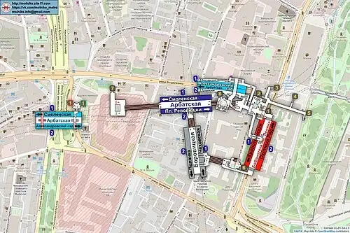Het station (grijs) binnen het overstap kwartet