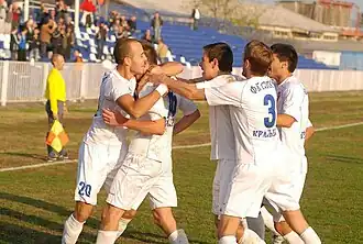 Miletić (eerste van links) bij Sloga Kraljevo