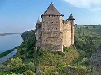 Fort van Chotyn aan de oevers van de Dnjestr.