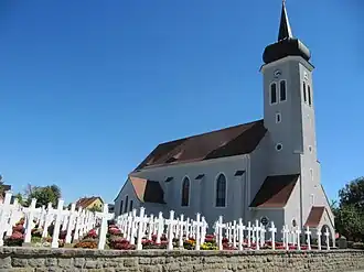 Dorpskerk met kerkhof