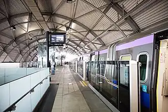 Sommige stations van de lijn hebben perrondeuren