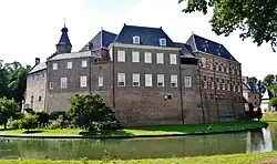 Kasteel Bergh uit het oosten